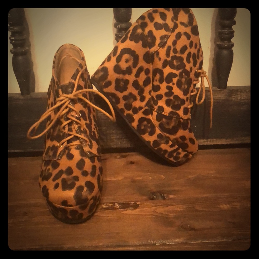 Leopard wedges